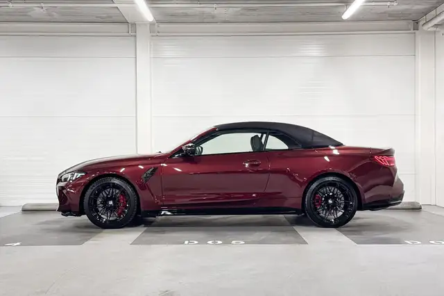 BMW M4 view 3