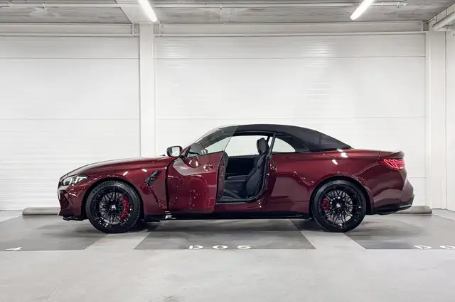 BMW M4 view 4