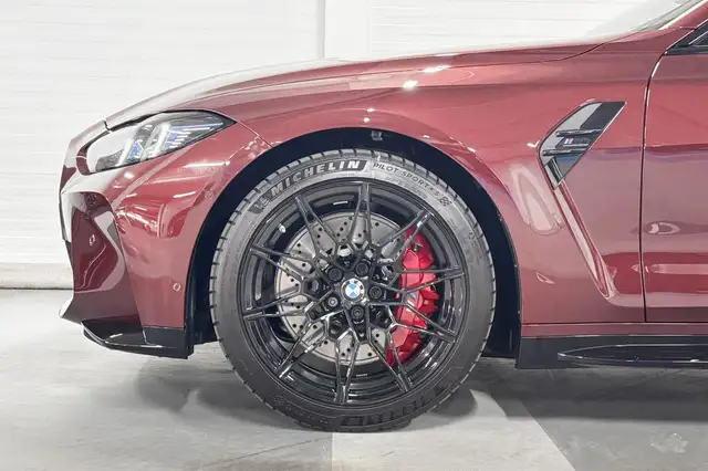BMW M4 view 7