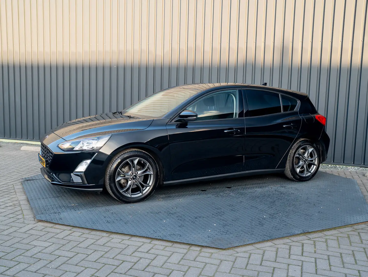 Ford Focus 1.0 EcoBoost Hybrid Trend Edition Business | 17'' Noir - 2