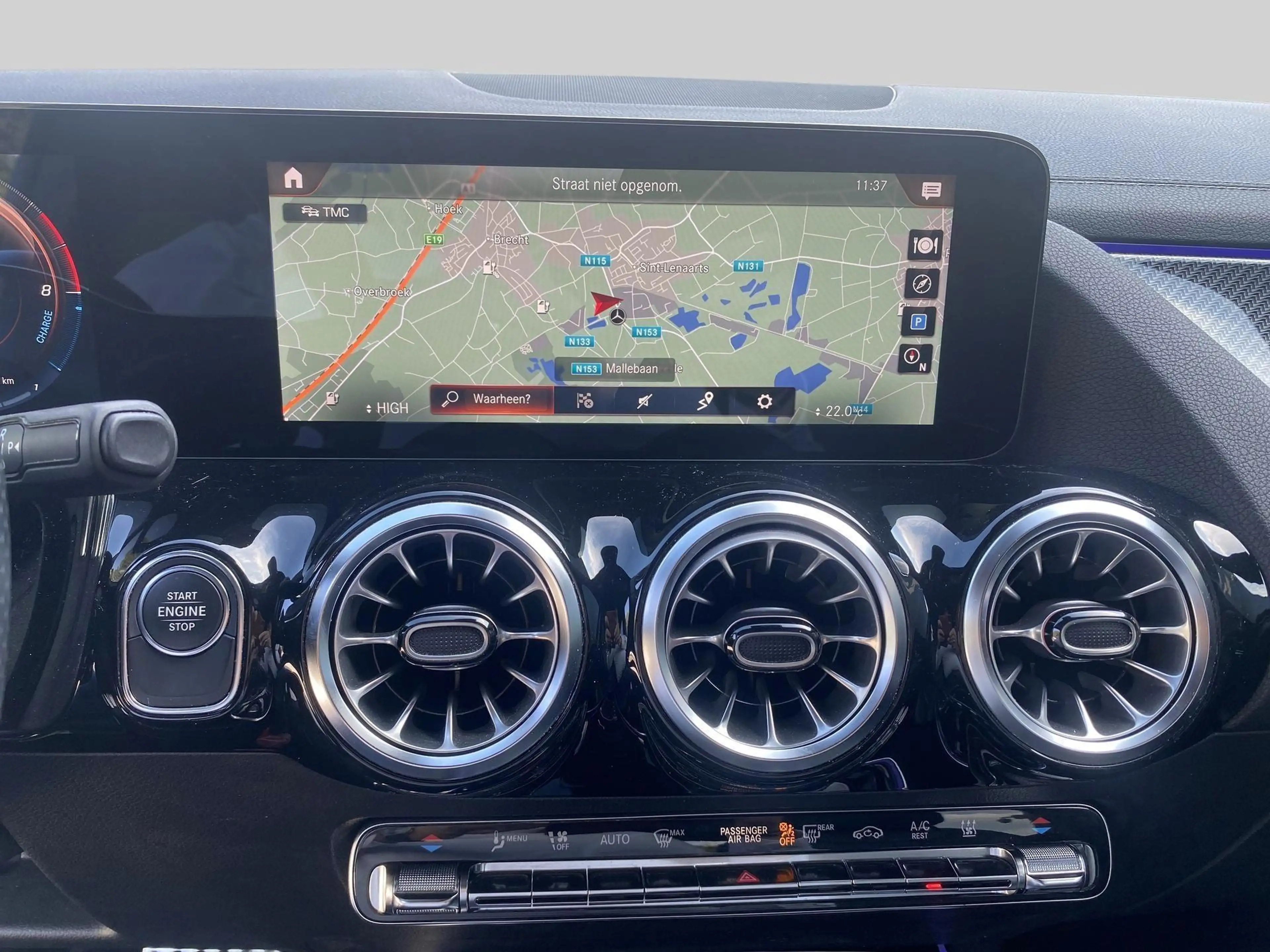 Mercedes-Benz GLA 250 e AMG Line + LEDER + MEMORY + CARPLAY + MULTIBEAM — photo 12