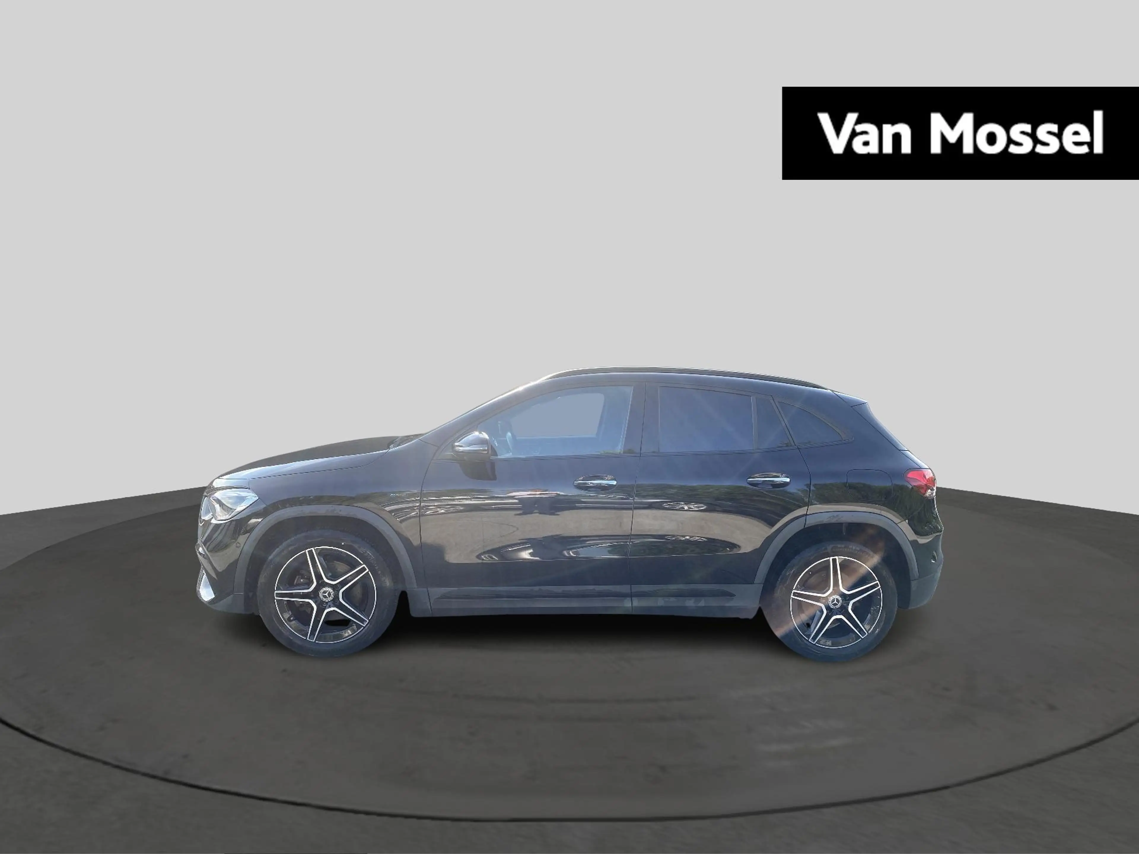 Mercedes-Benz GLA 250 e AMG Line + LEDER + MEMORY + CARPLAY + MULTIBEAM — photo 2