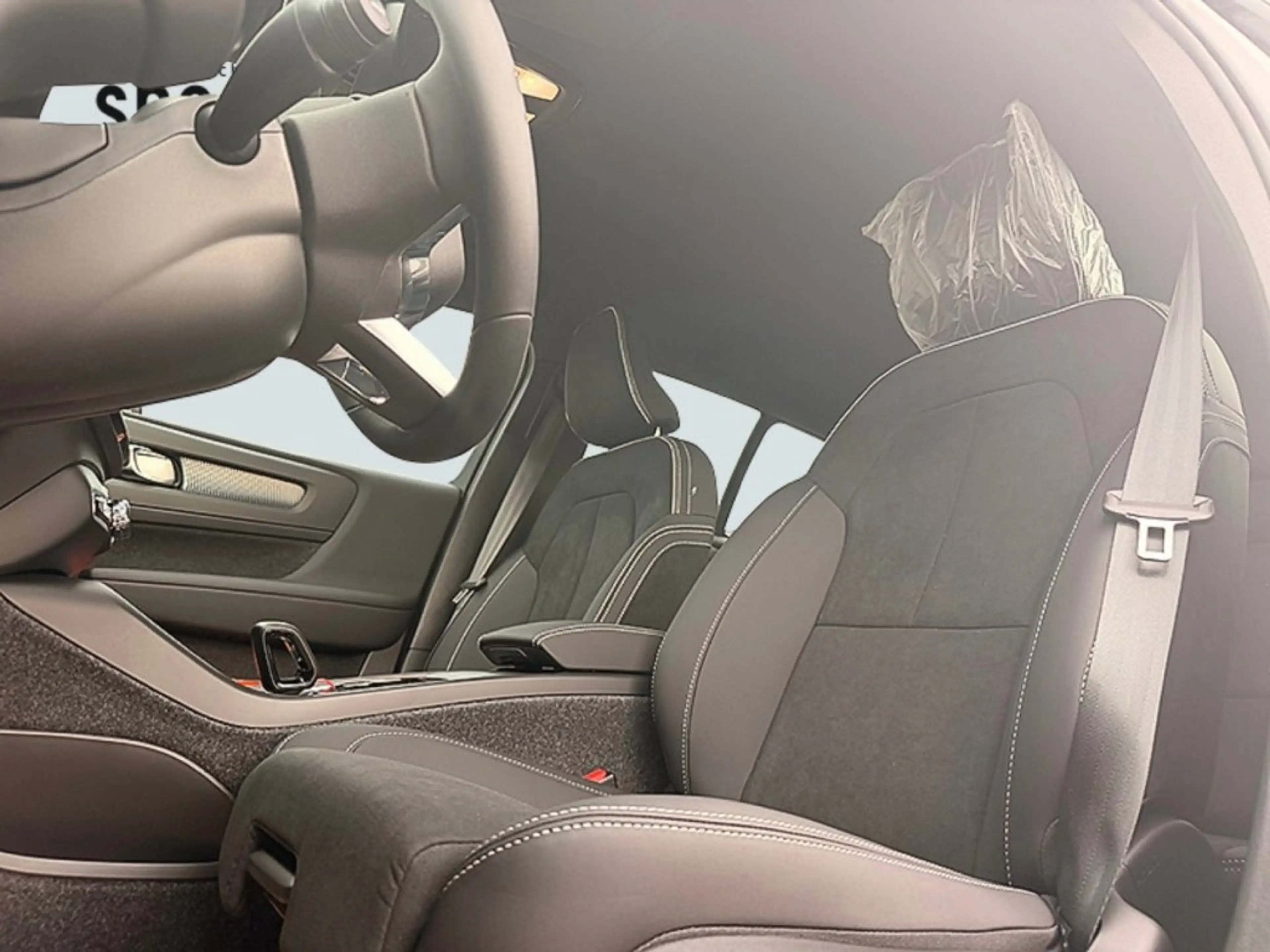 Volvo EX40 Black Edition Plus, Single Motor Extended Range, Vollelektri — photo 7
