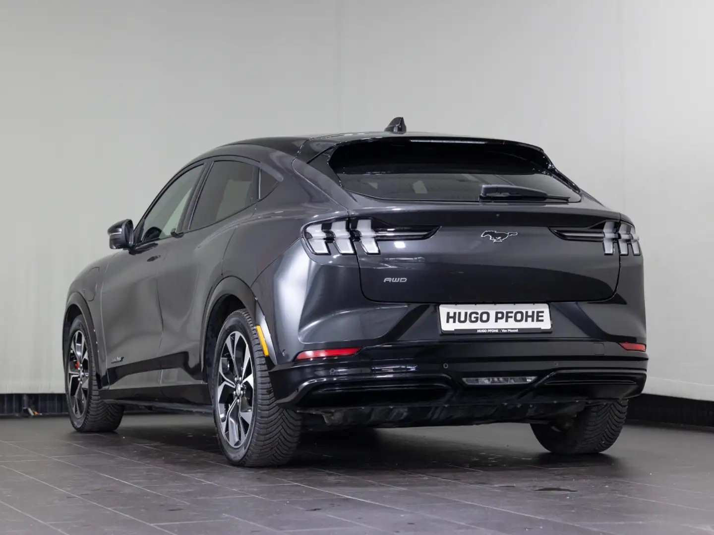 Ford Mustang Mach-E AWD 98.7 kWh Dual-Elektromotor Grau - 2