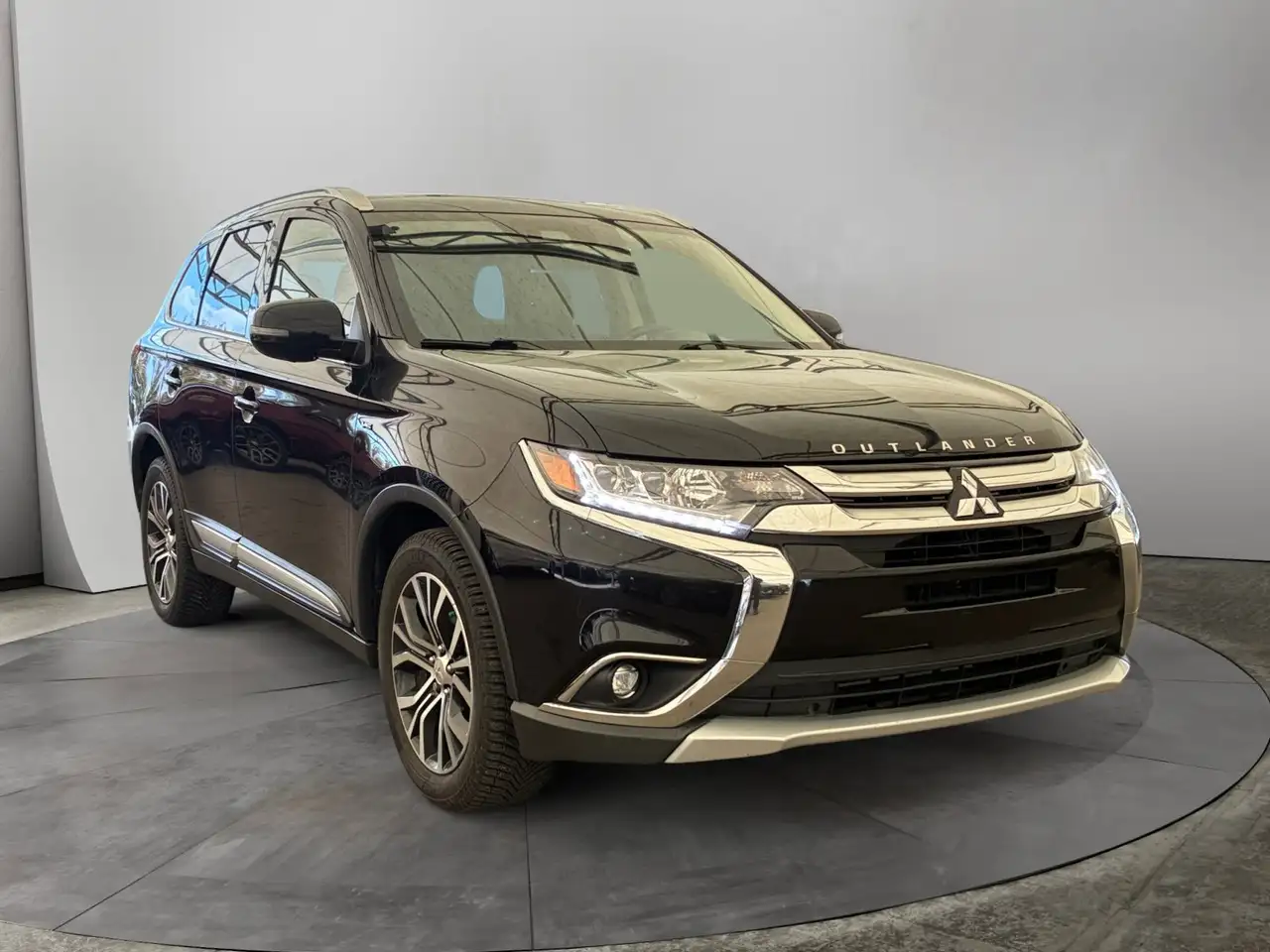 Mitsubishi Outlander photo Mitsubishi Outlander