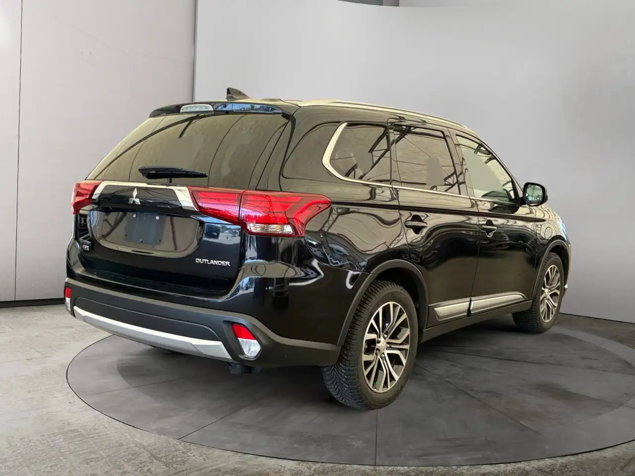 Mitsubishi Outlander photo Mitsubishi Outlander