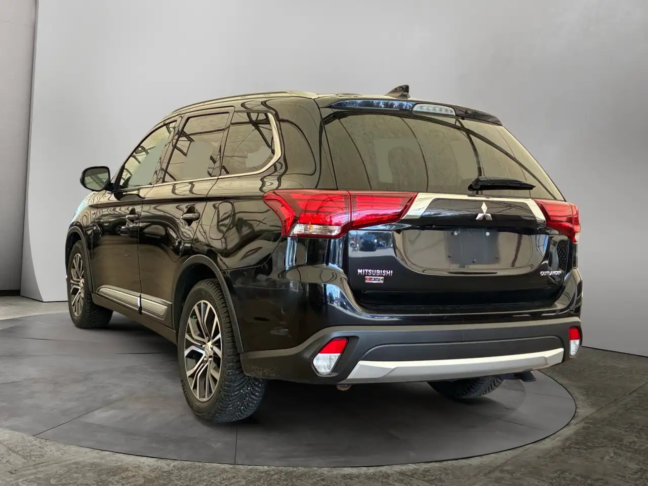 Mitsubishi Outlander photo Mitsubishi Outlander
