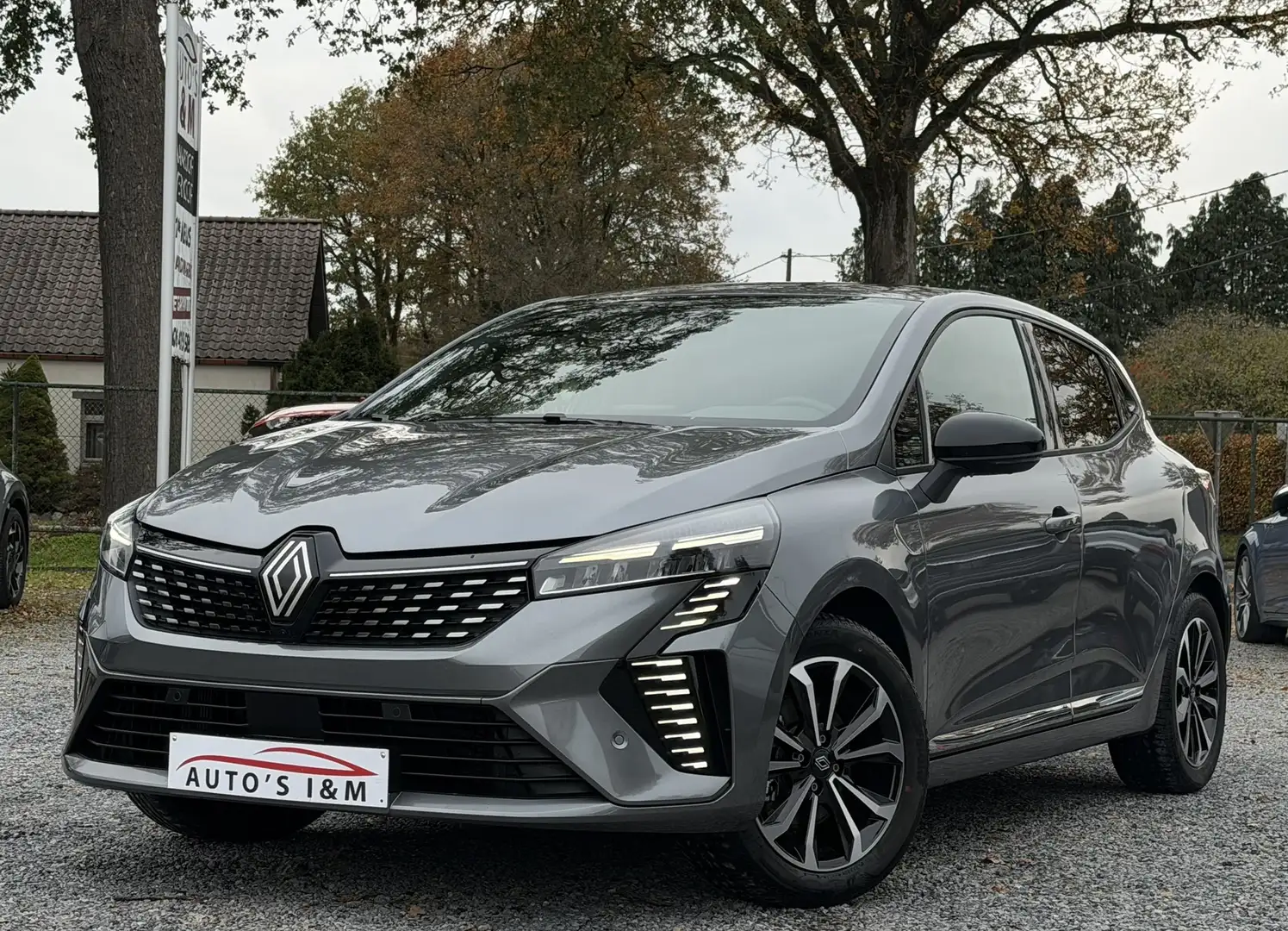 Renault Clio 1.6i E-Tech Hybride 145 02/2025 6.738km Carplay! Grijs - 1