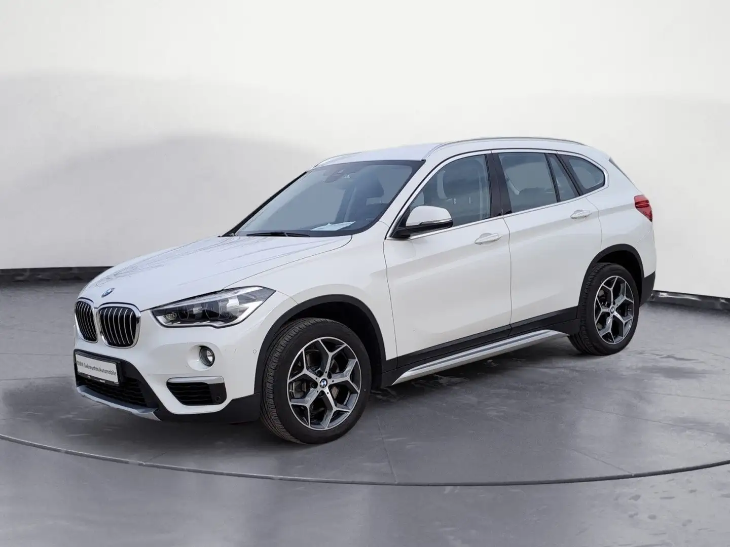 BMW X1 xDrive20i xLine *LED*PDC*SHZ*Navi* Weiß - 2