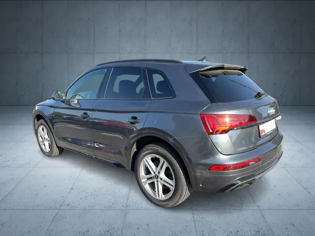 Audi Q5 view 3