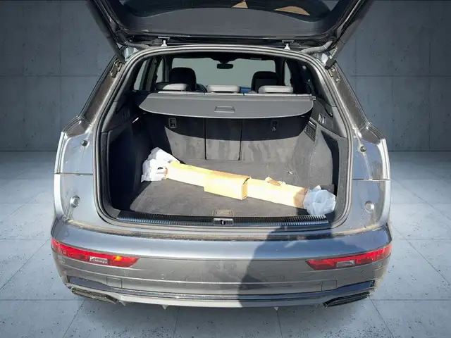 Audi Q5 view 13