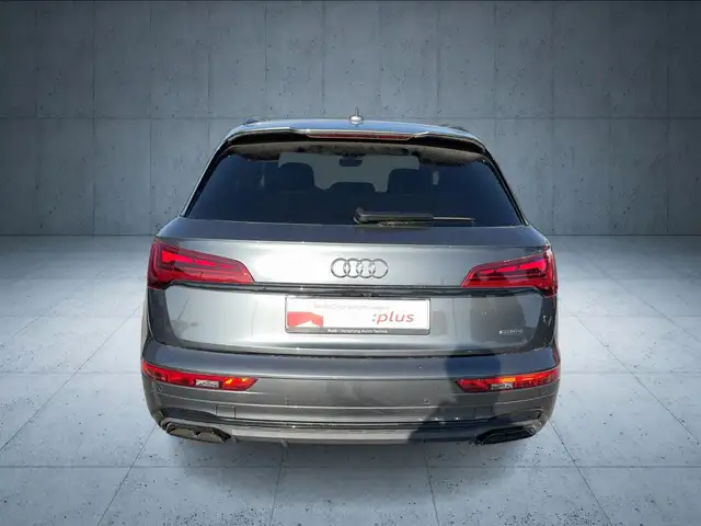 Audi Q5 view 4