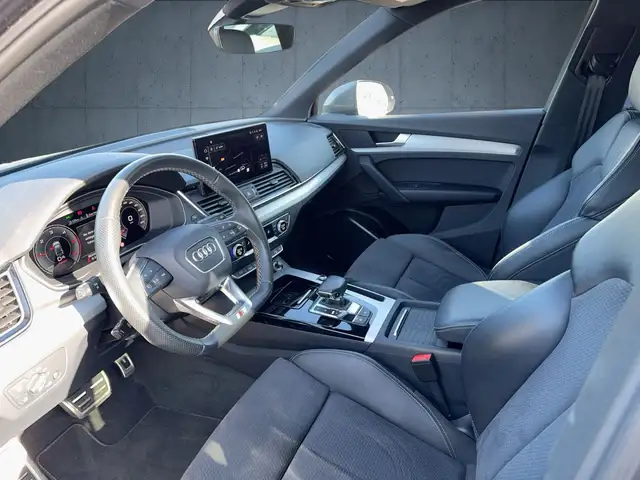 Audi Q5 view 9