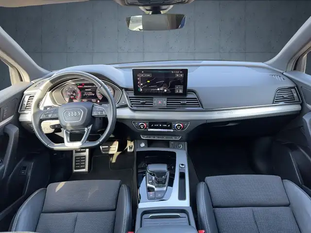 Audi Q5 view 11
