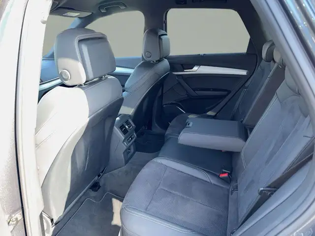 Audi Q5 view 12