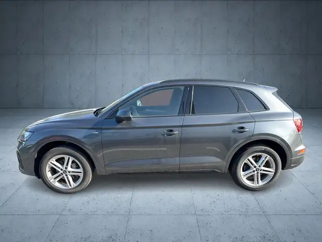 Audi Q5 view 2