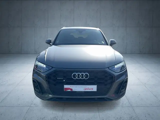 Audi Q5 view 8