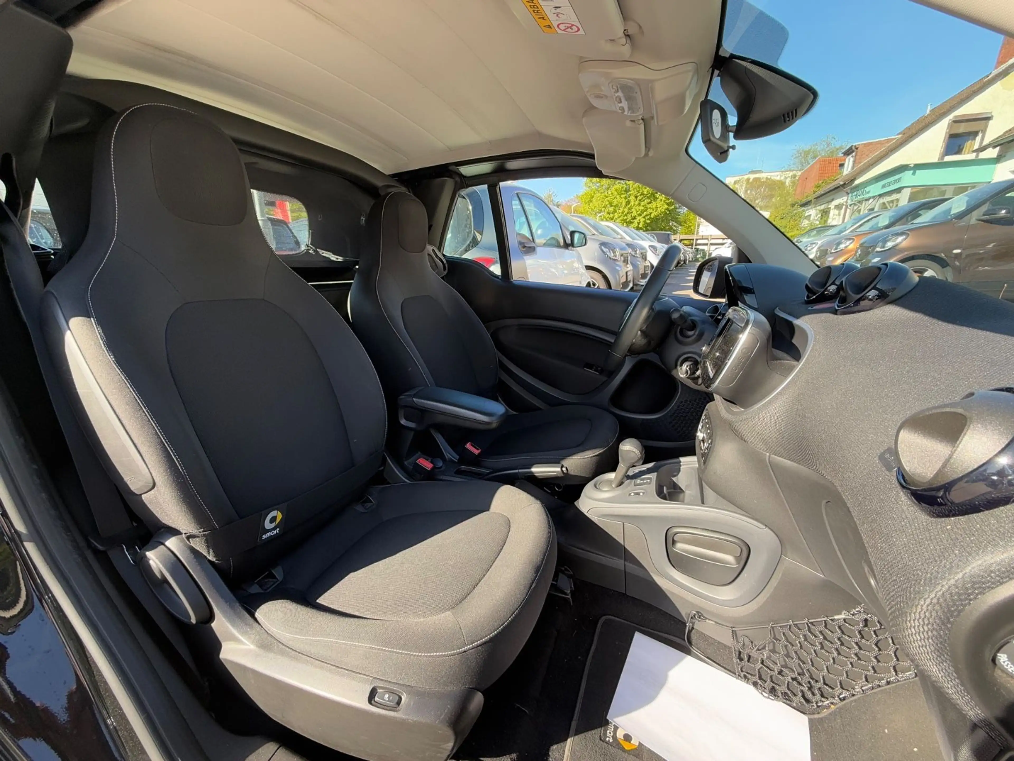 smart forTwo CABRIO*NAVI*90PS*SITZHEIZ*KAMERA*MOD.2019 — photo 13