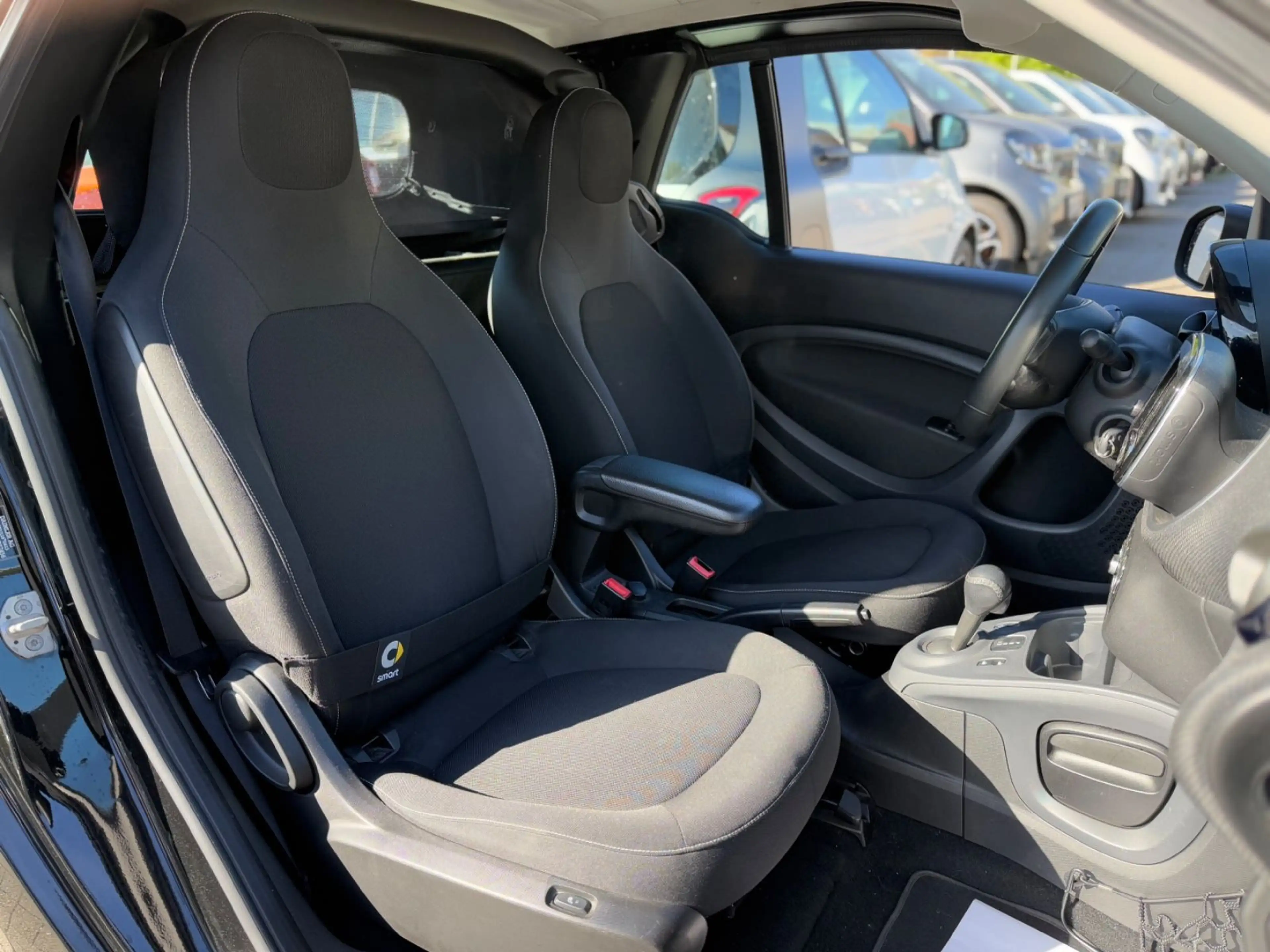 smart forTwo CABRIO*NAVI*90PS*SITZHEIZ*KAMERA*MOD.2019 — photo 14