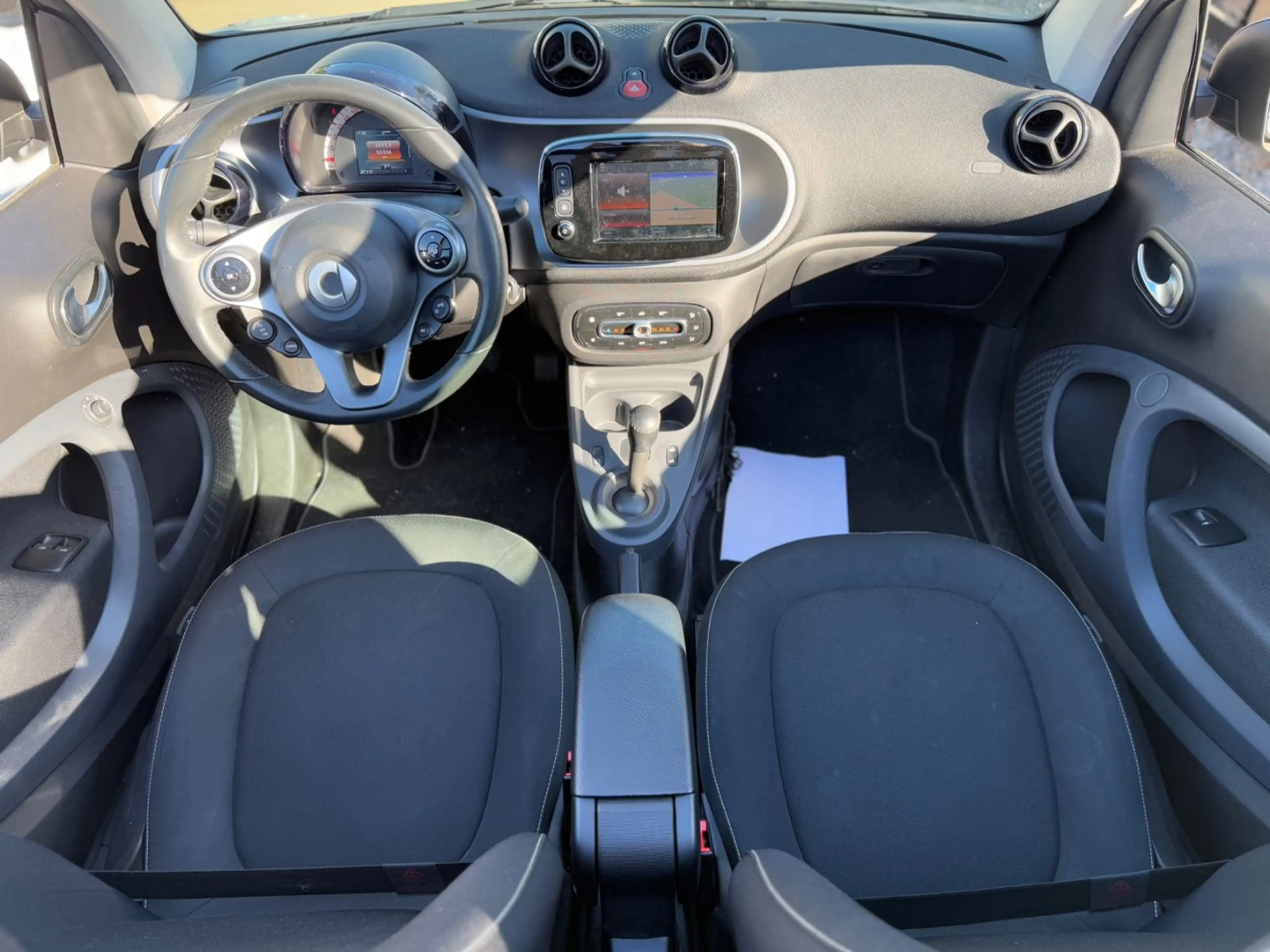 smart forTwo CABRIO*NAVI*90PS*SITZHEIZ*KAMERA*MOD.2019 — photo 11