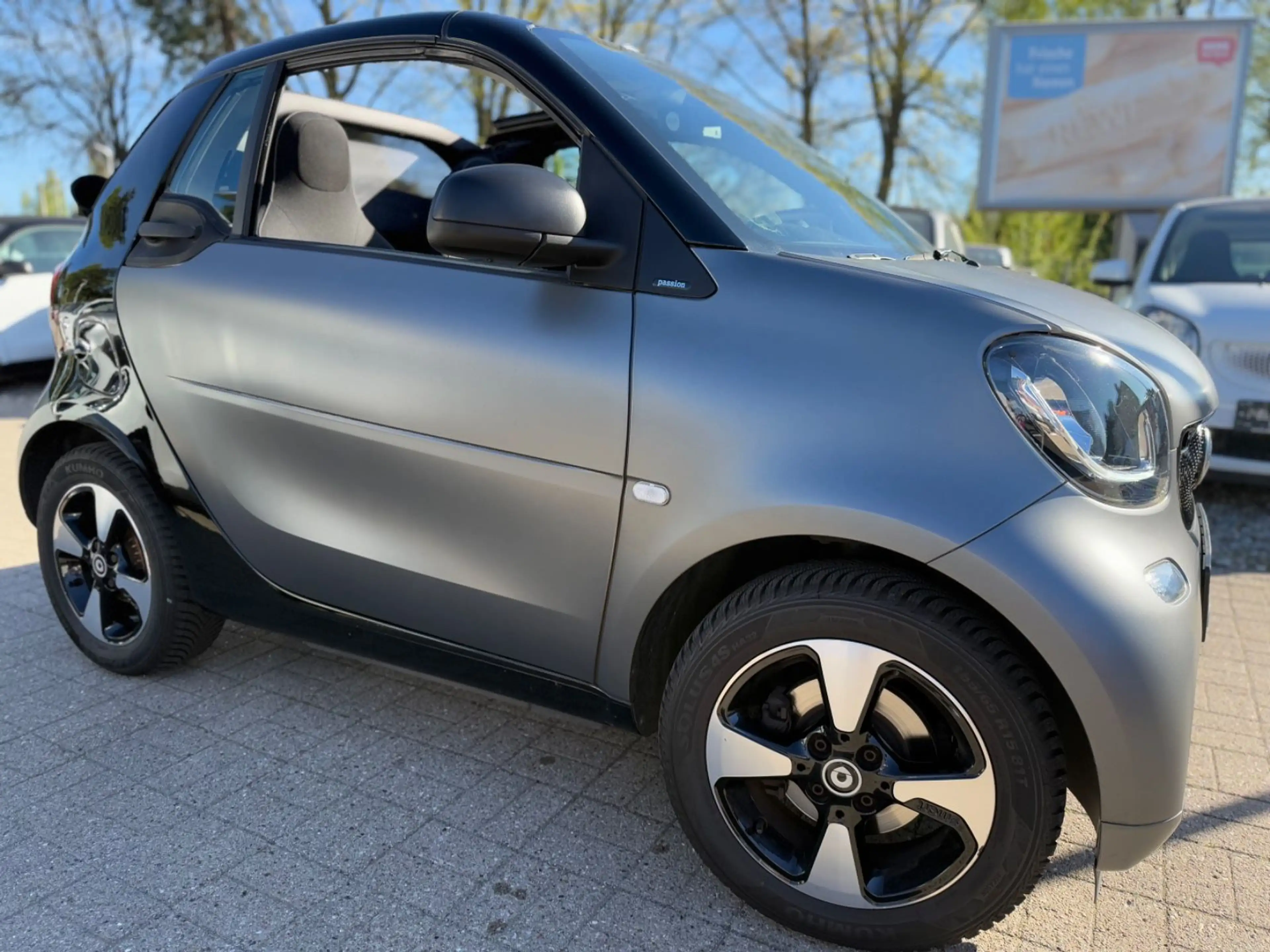 smart forTwo CABRIO*NAVI*90PS*SITZHEIZ*KAMERA*MOD.2019 — photo 2