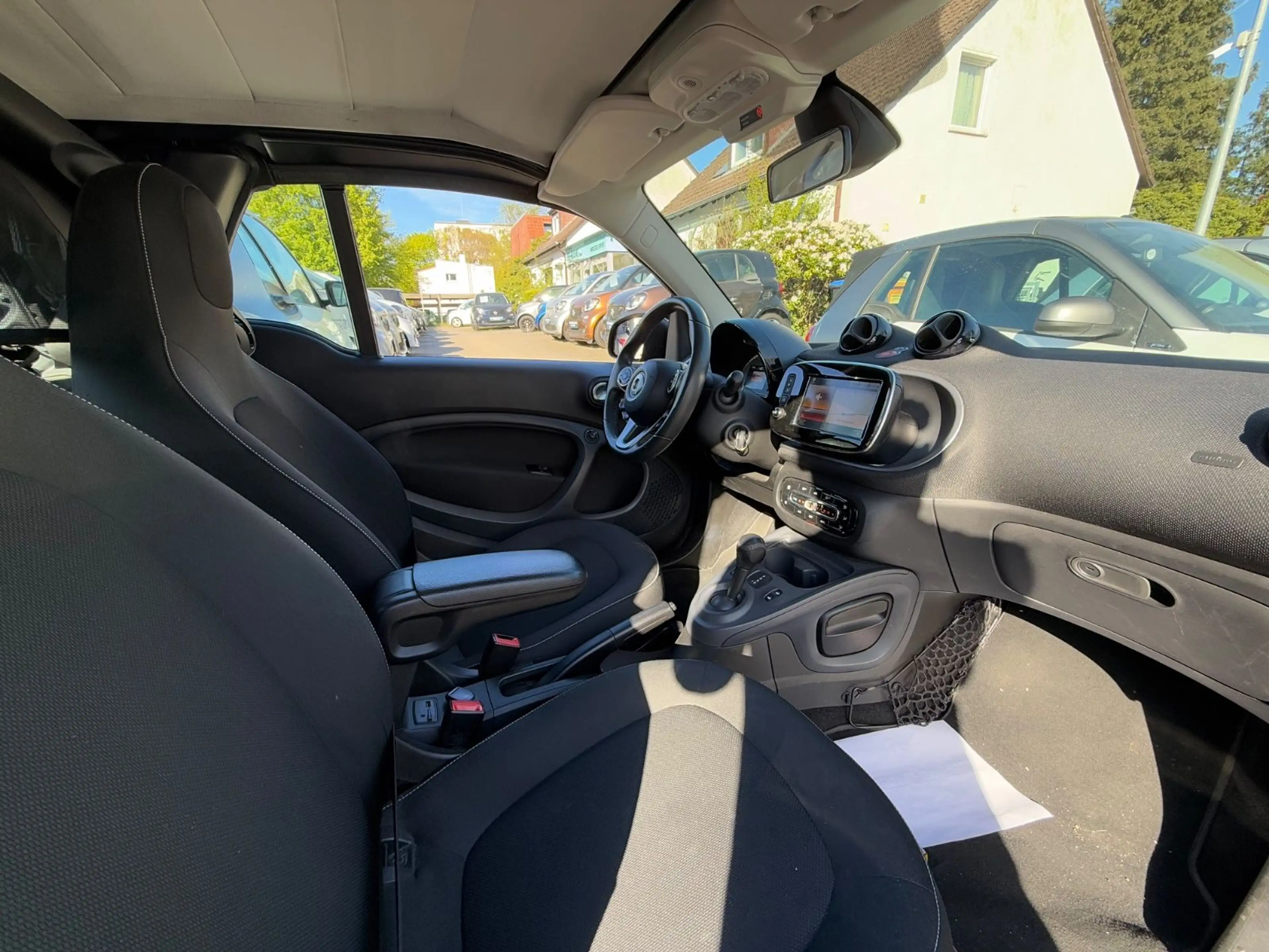 smart forTwo CABRIO*NAVI*90PS*SITZHEIZ*KAMERA*MOD.2019 — photo 12