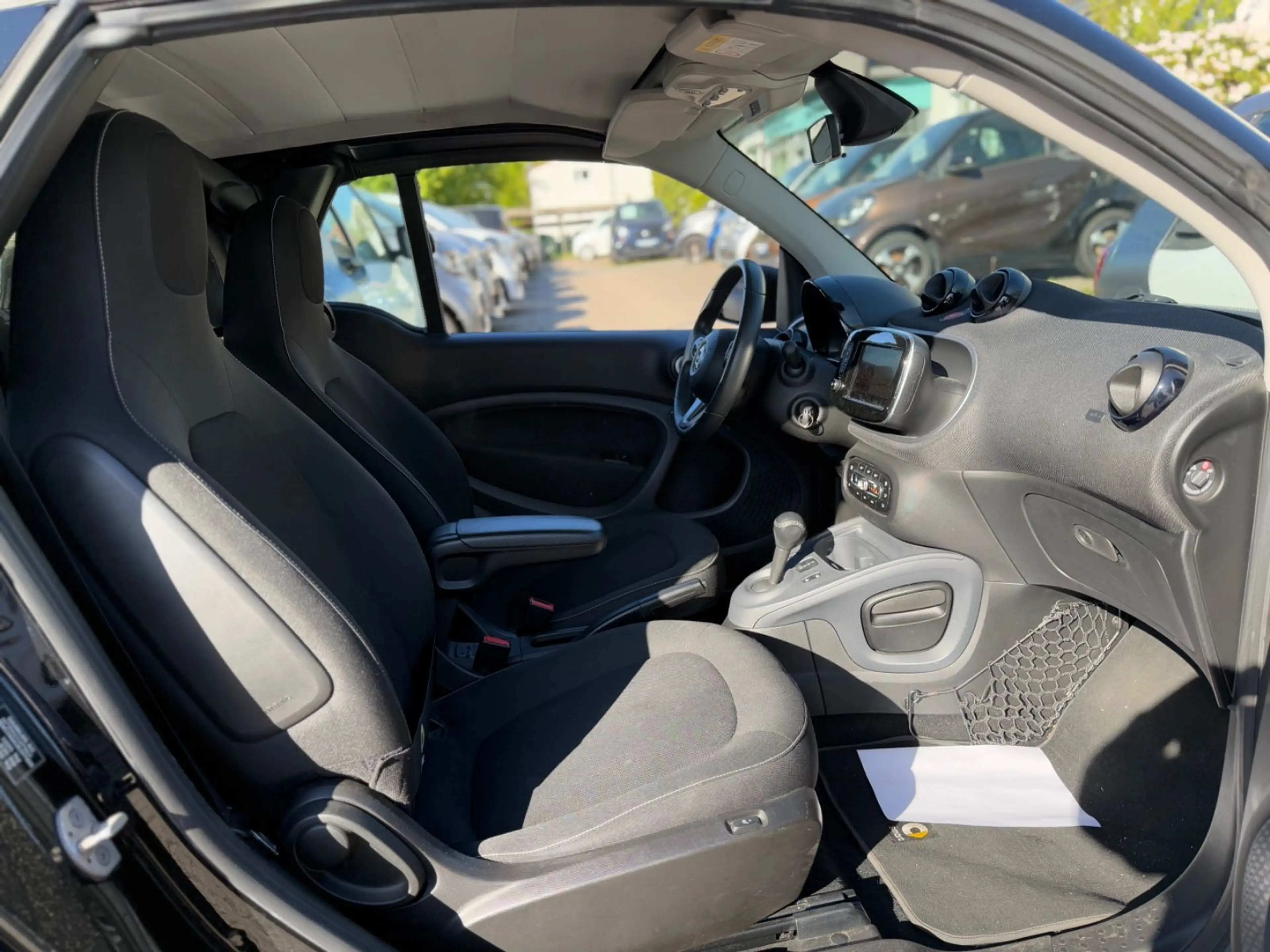 smart forTwo CABRIO*NAVI*90PS*SITZHEIZ*KAMERA*MOD.2019 — photo 15