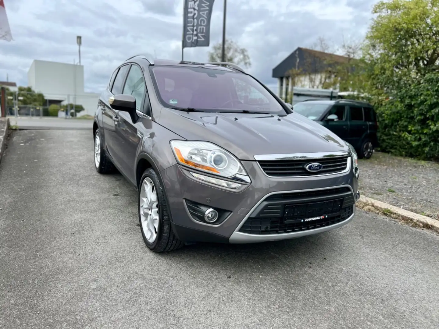 Ford Kuga Titanium*PANO+NAVI+TEILLEDER*TOP Braun - 2