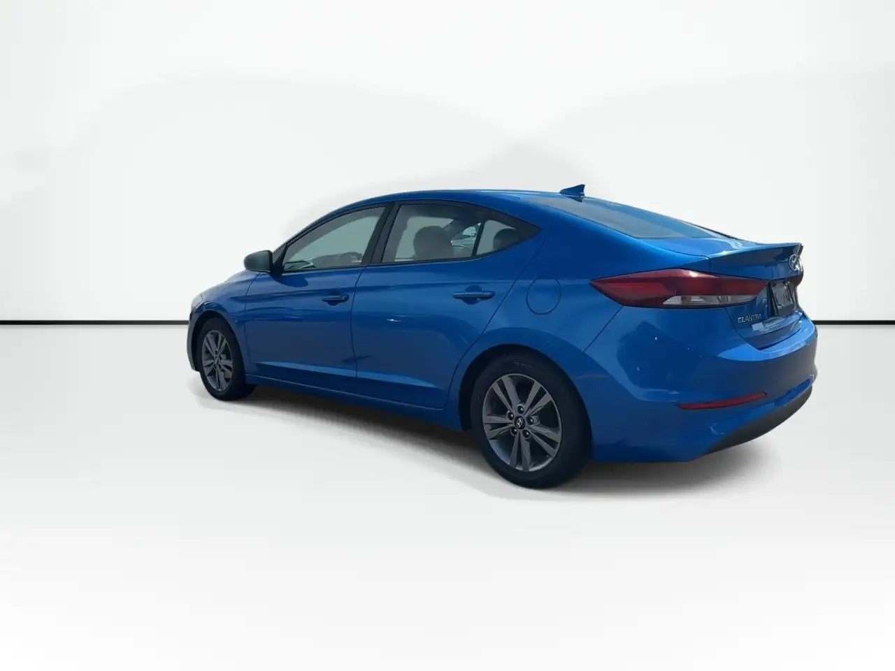 Hyundai ELANTRA снимка Hyundai ELANTRA