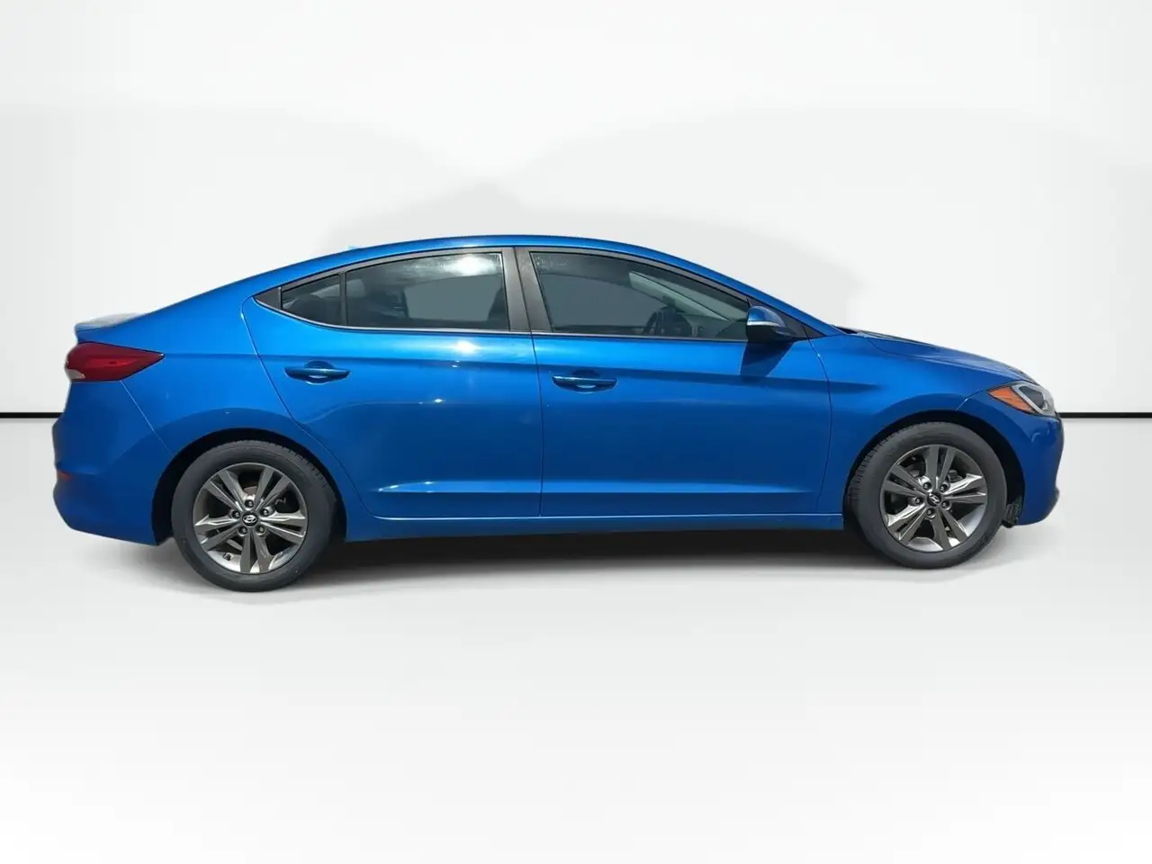 Hyundai ELANTRA снимка Hyundai ELANTRA