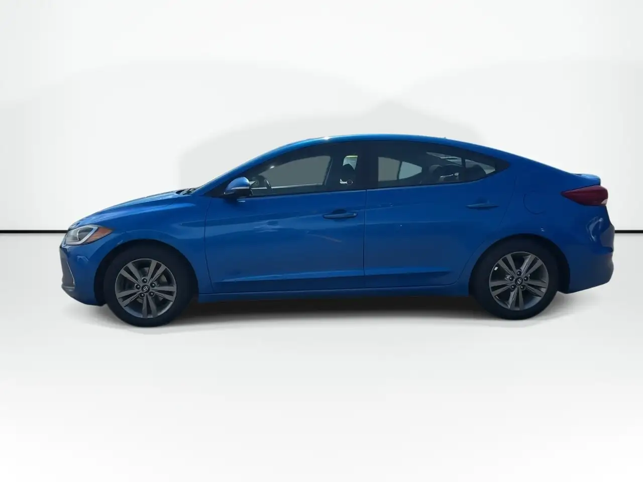 Hyundai ELANTRA снимка Hyundai ELANTRA