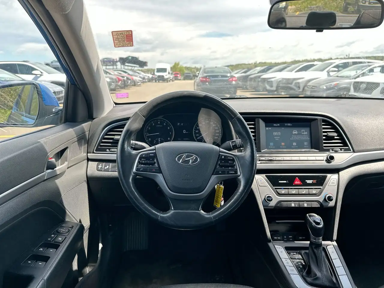 Hyundai ELANTRA снимка Hyundai ELANTRA
