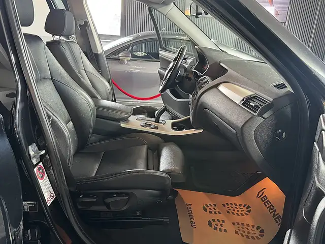 BMW X3 view 12