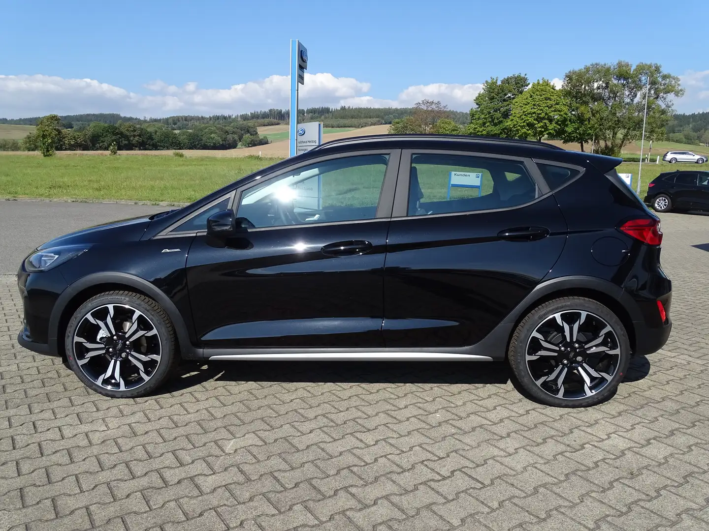 Ford Fiesta Active Schwarz - 2