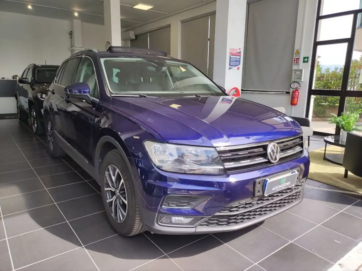 Volkswagen Tiguan 2.0 TDI SCR DSG 4MOTION Business BlueMotion Tech. Kék - 2