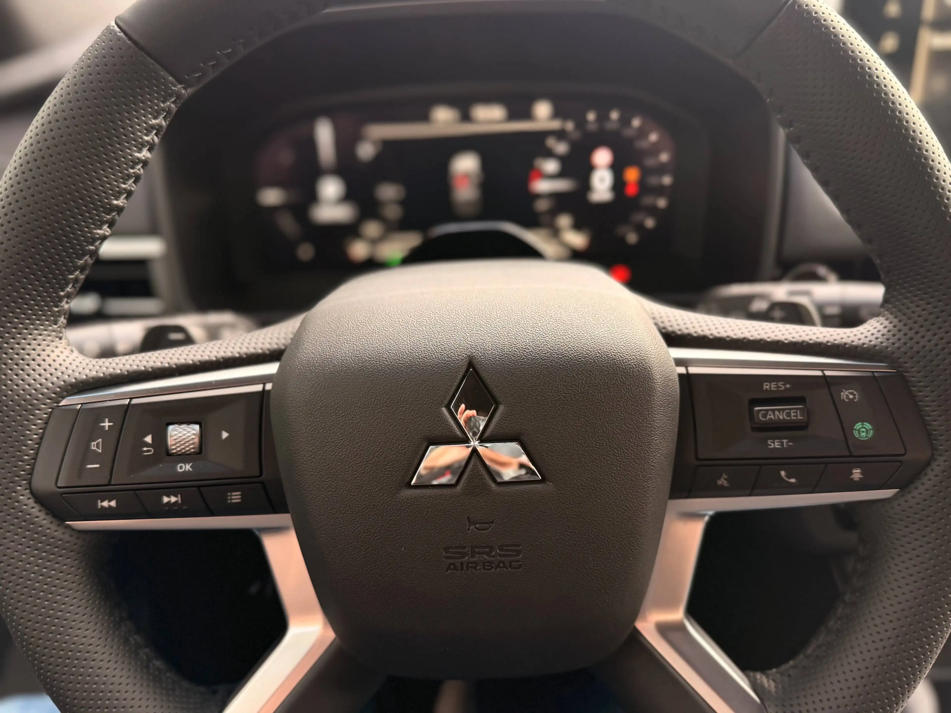 Mitsubishi Outlander 2.4 4WD PHEV Top Black #Massage+Sitzlüftung+HUD# — photo 20