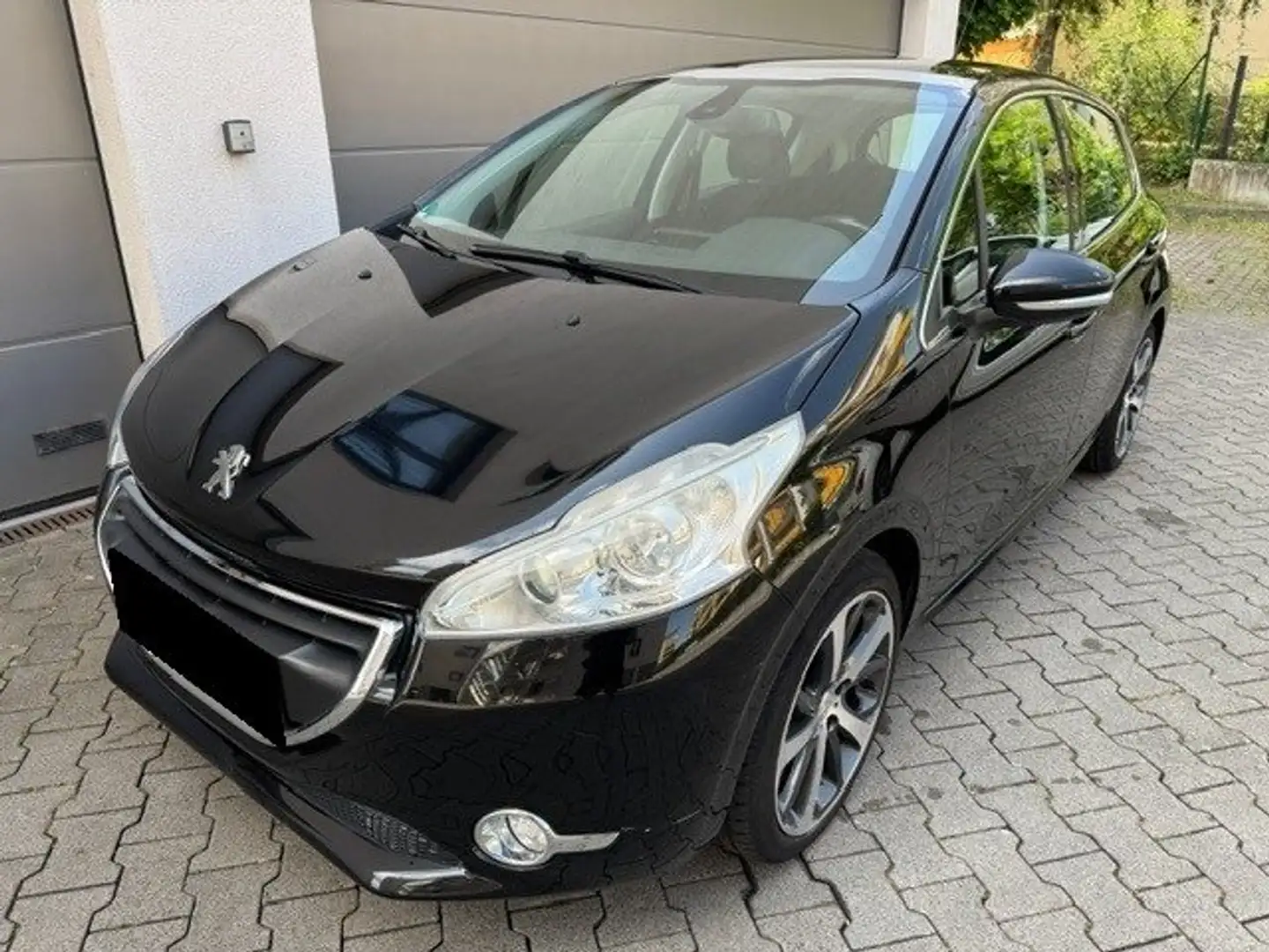 Peugeot 208 Allure 1.2 PureTech 110*Klima*Pano*Navi*LED* Noir - 1