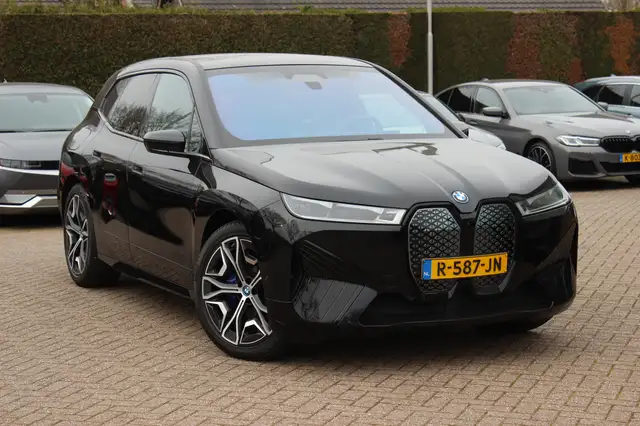 BMW iX xDrive40 Executive 77 kWh / SoH 97,3% / Trekhaak /