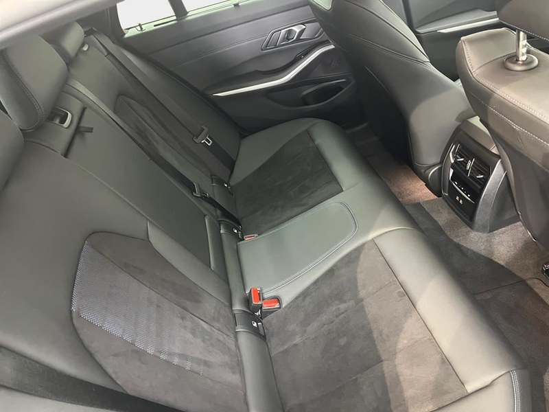 BMW 320 M Sport — photo 15