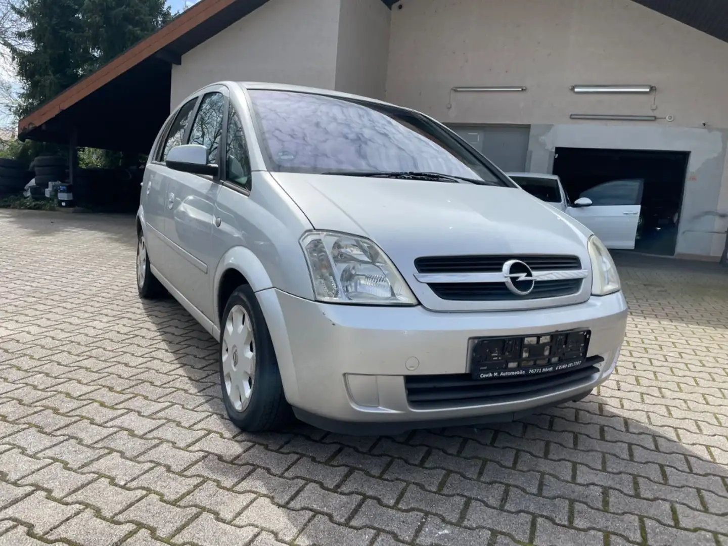 Opel Meriva 1.8 Cosmo Grau - 1