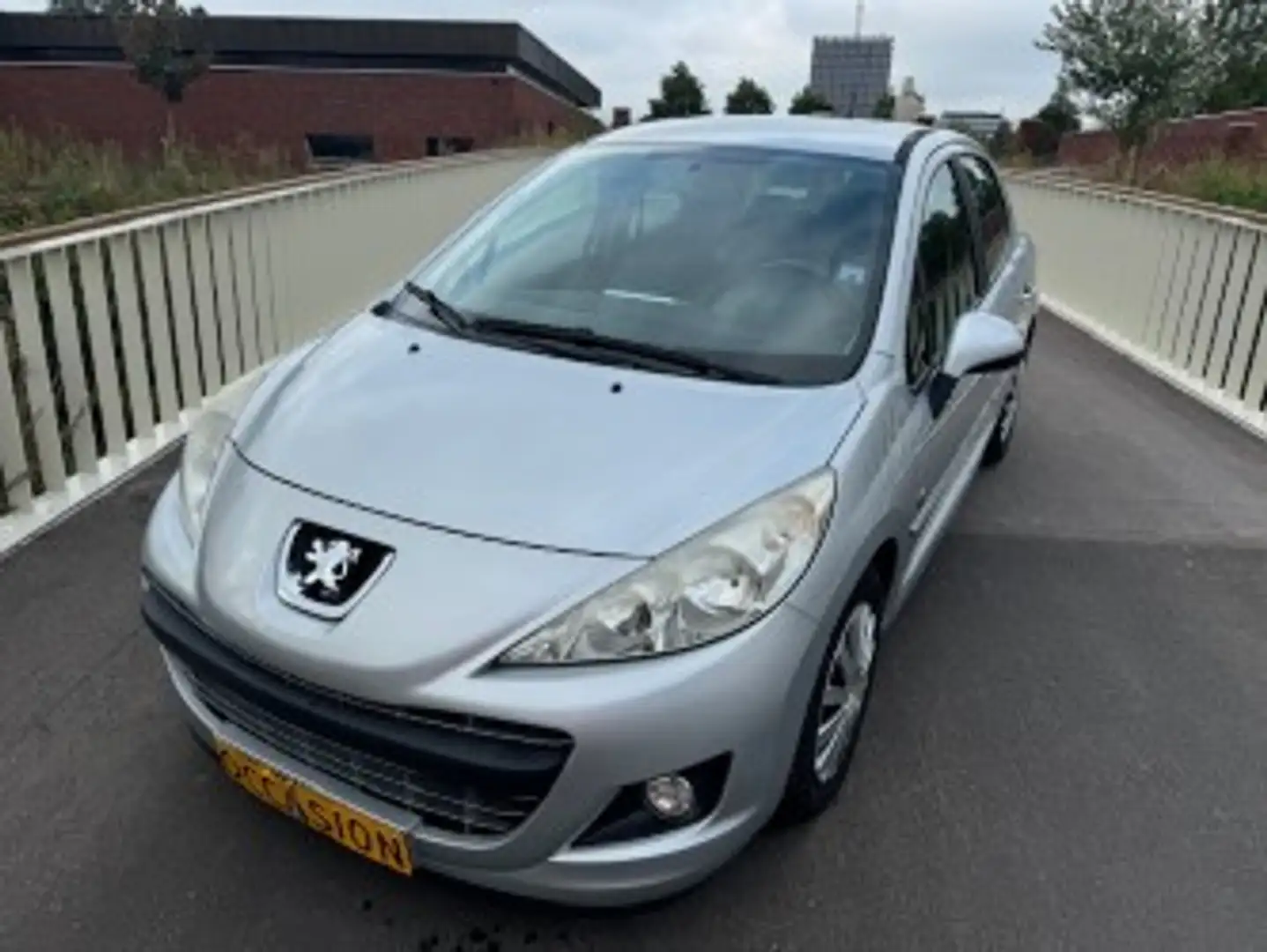 Peugeot 207 1.4 VTi Urban Move Grau - 1