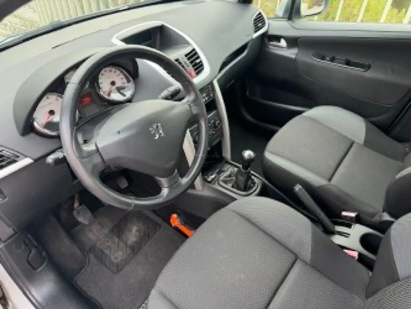 Peugeot 207 1.4 VTi Urban Move Grau - 2