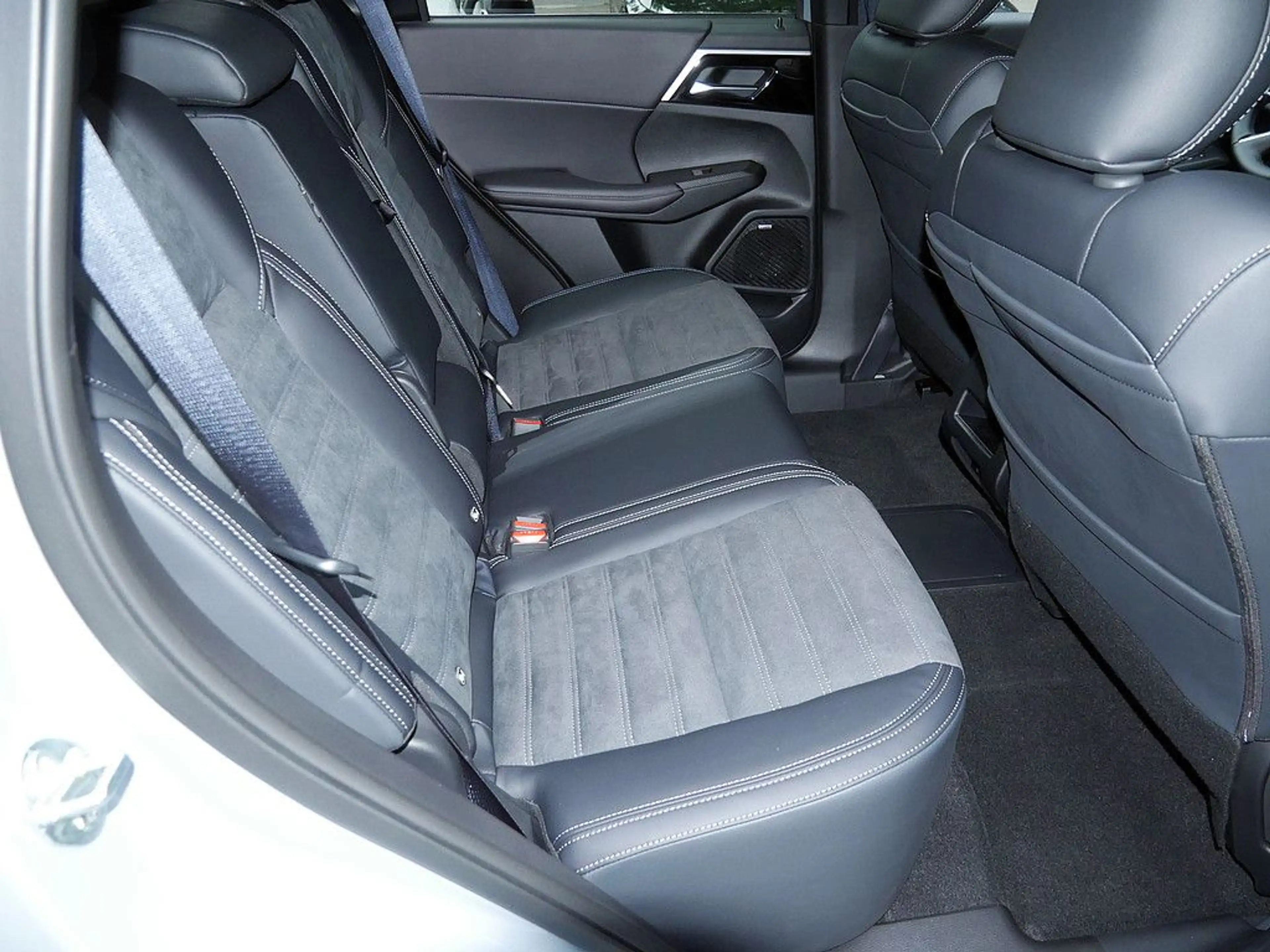 Mitsubishi Outlander 2.4 PHEV Select 4WD STANDHZ LED 360° — photo 9