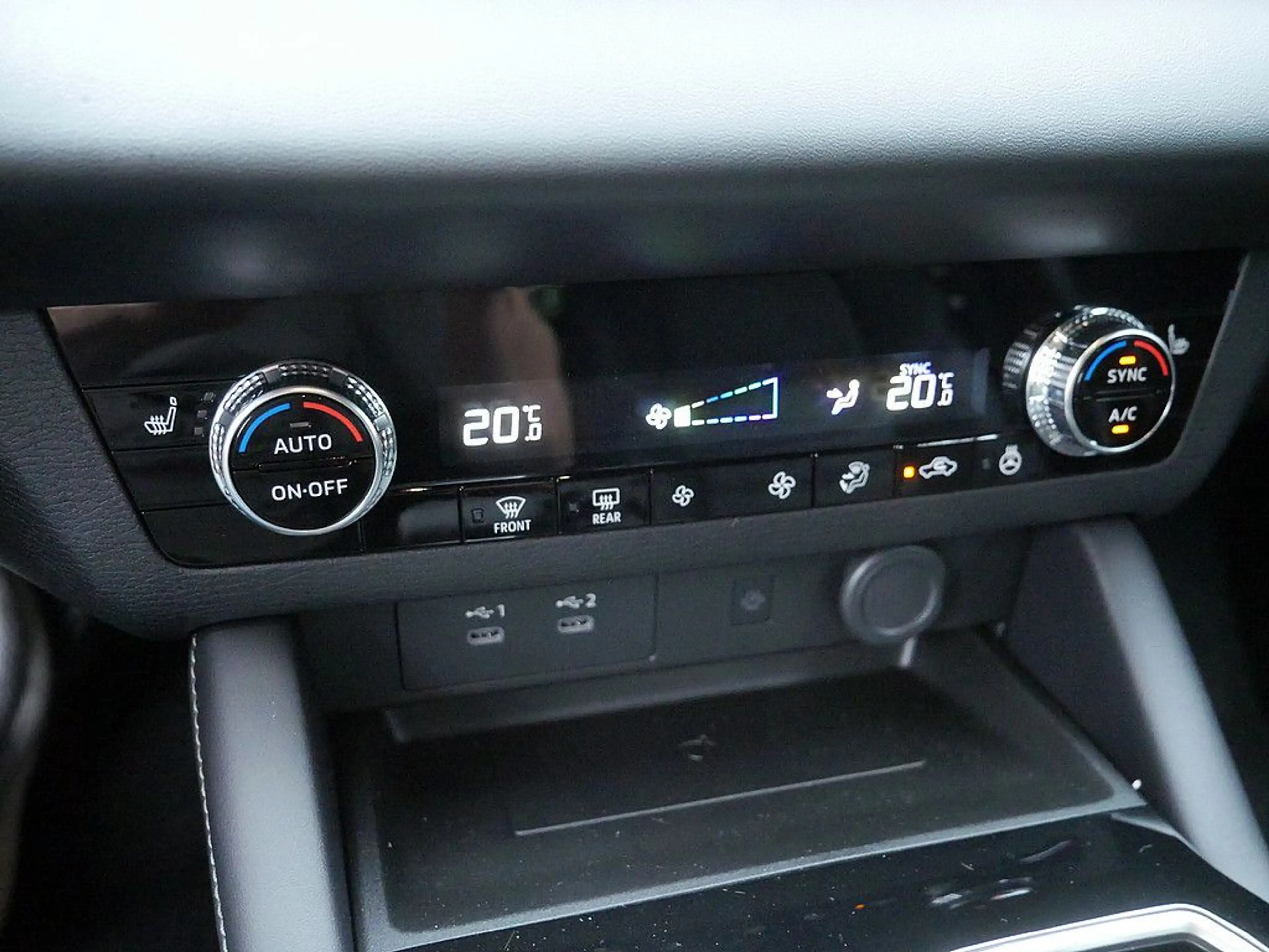 Mitsubishi Outlander 2.4 PHEV Select 4WD STANDHZ LED 360° — photo 15