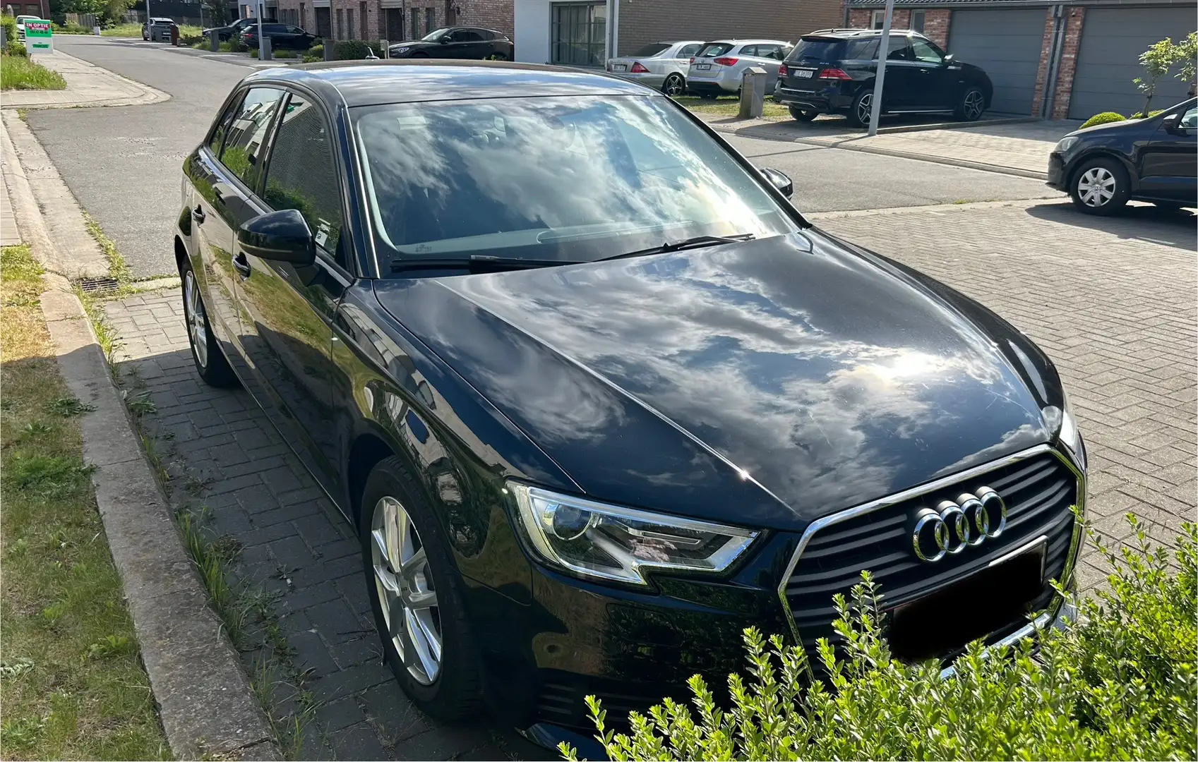 Audi A3 Sportback 1.0 30 TSFI - Zo goed als nieuw- Comfort Zwart - 2