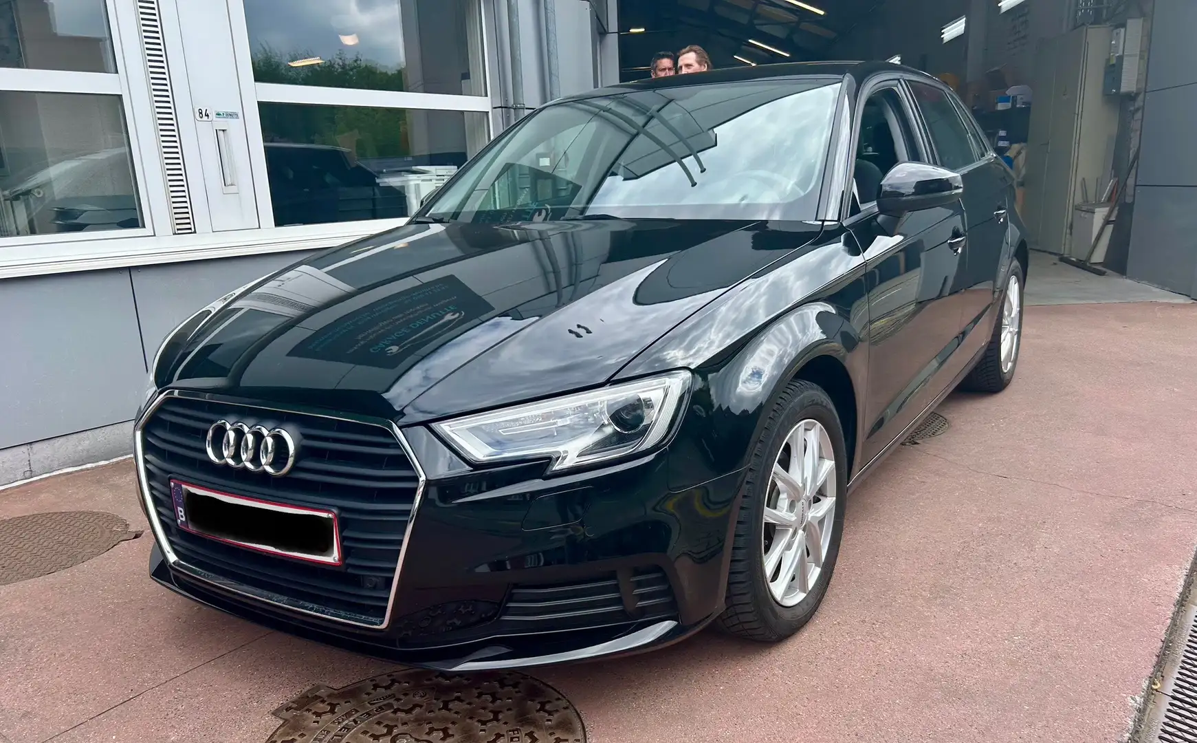 Audi A3 Sportback 1.0 30 TSFI - Zo goed als nieuw- Comfort Zwart - 1
