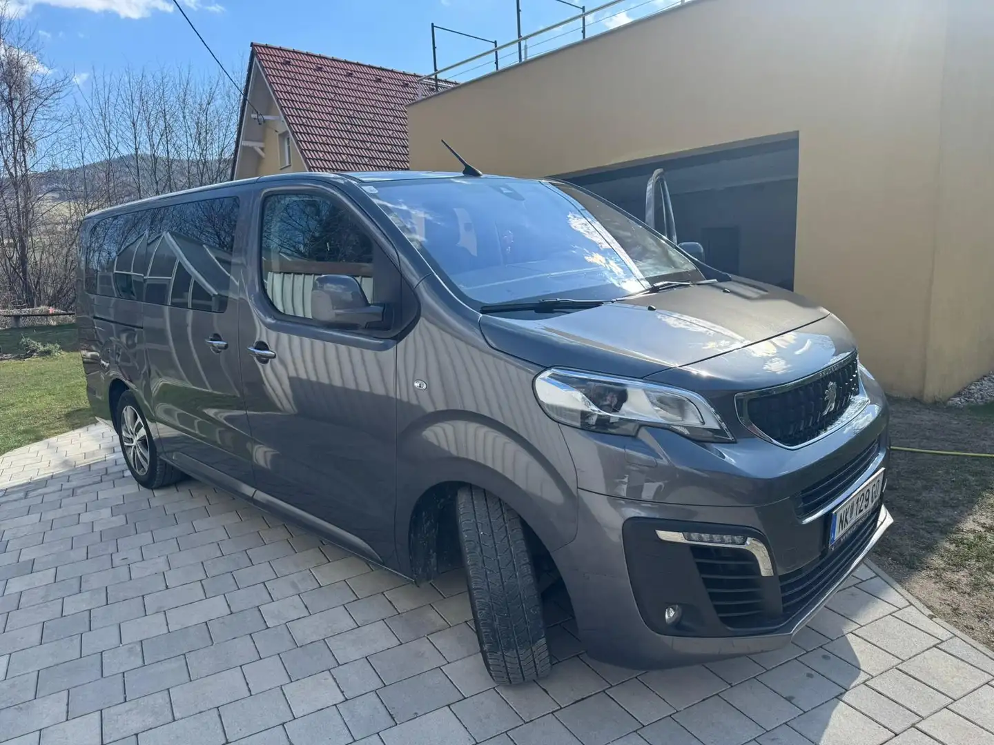 Peugeot Traveller Traveller Business VIP L3 BlueHDI 180 S Grau - 1