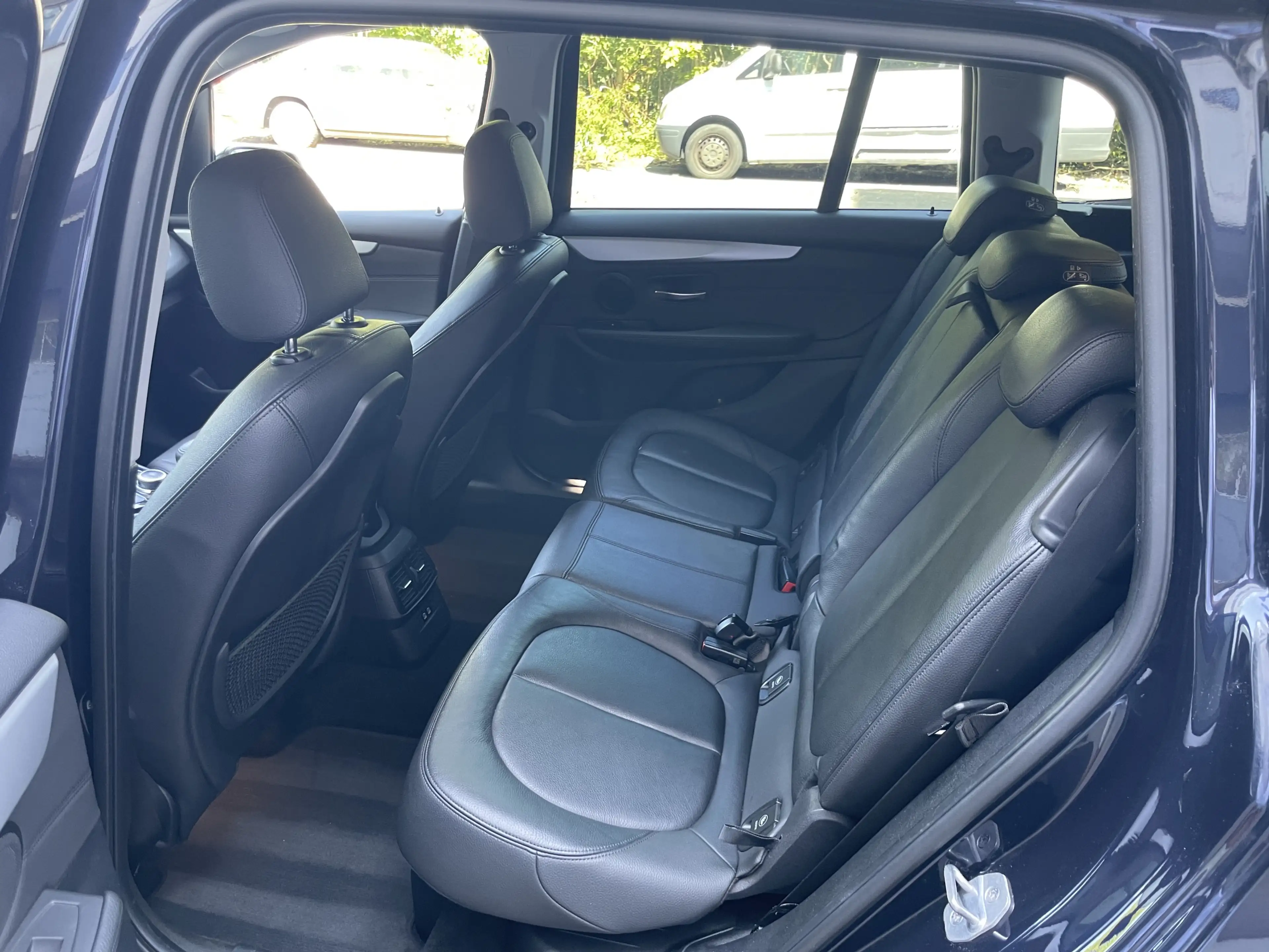 BMW 220 xDrive Advantage 7-Sitzer LED — photo 13