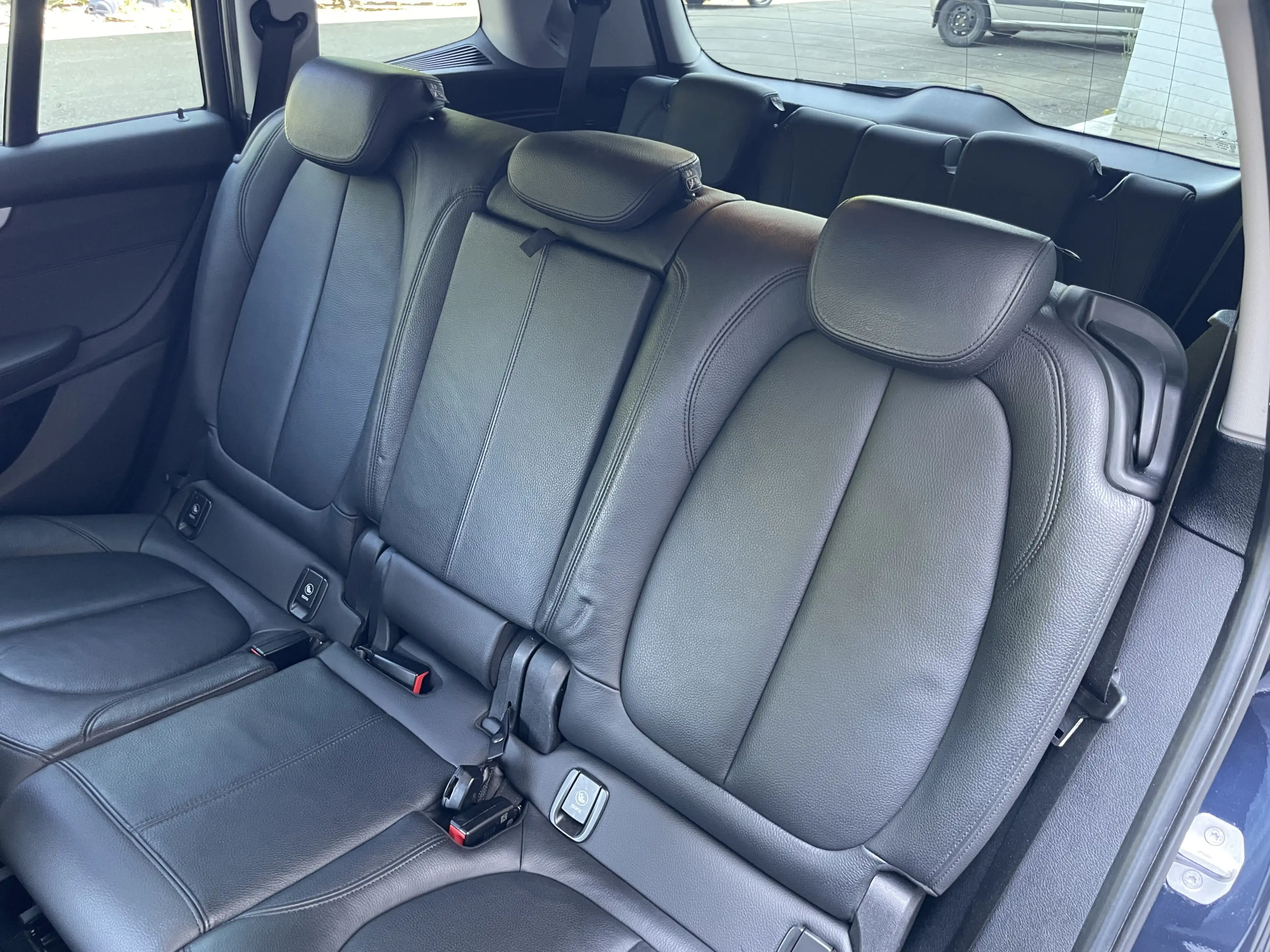 BMW 220 xDrive Advantage 7-Sitzer LED — photo 14