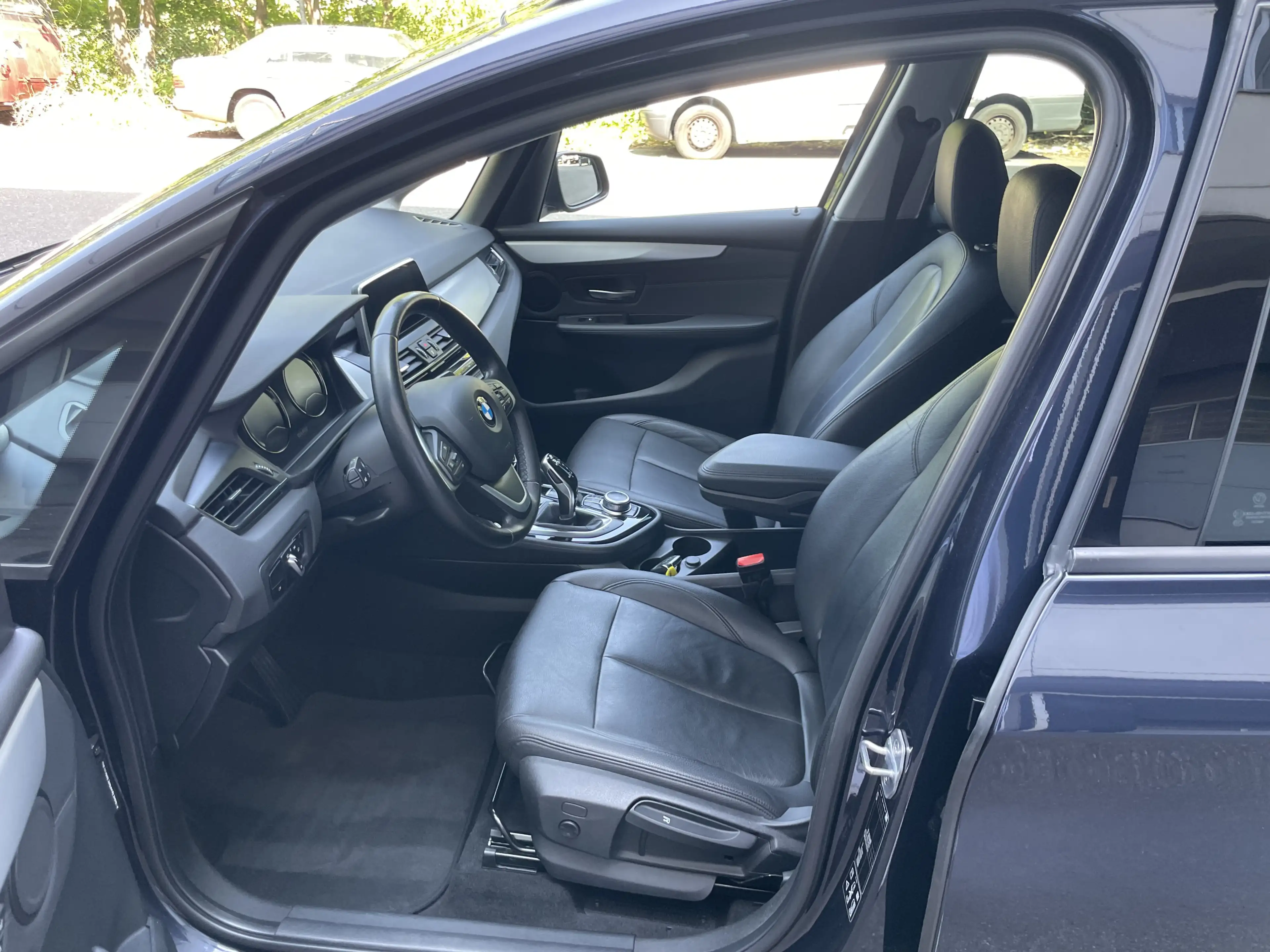 BMW 220 xDrive Advantage 7-Sitzer LED — photo 12